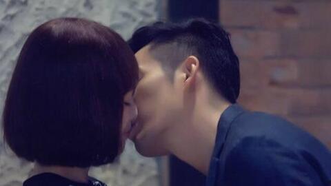 吻戏国产剧壁咚视频,国产剧壁咚吻戏视频集锦